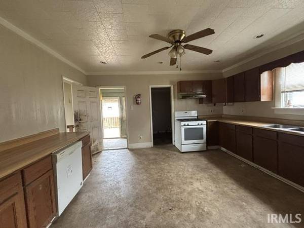 200 N Center ST, Francisco, IN 47649-9720