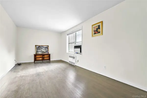 27-10 Parsons BLVD #2F, Flushing, NY 11354