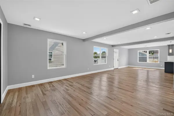 34 Wilson RD, Valley Stream, NY 11581