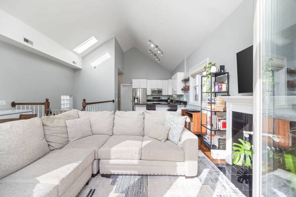 2930 N Damen AVE #3, Chicago, IL 60618