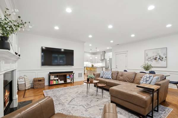 1330 W Diversey Pkwy #1W, Chicago, IL 60614