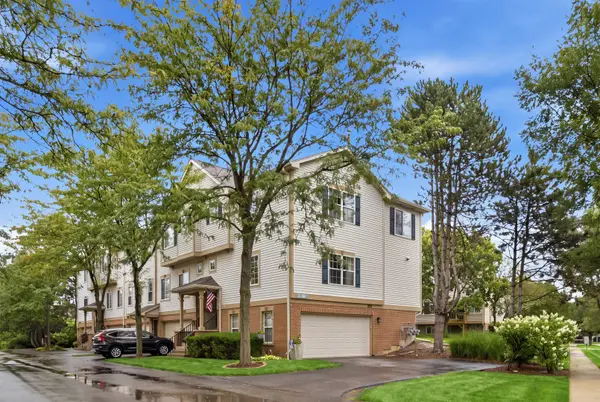 160 Monarch DR #160, Streamwood, IL 60107