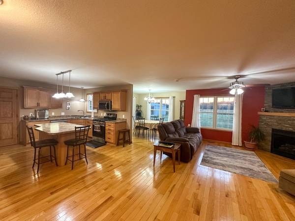 9385 N 1000th RD, Effingham, IL 62401