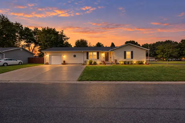 102 Lamar DR, Salem, IL 62881