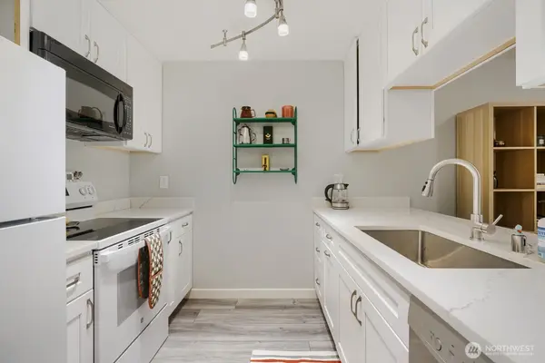 8515 242nd ST SW #103, Edmonds, WA 98026
