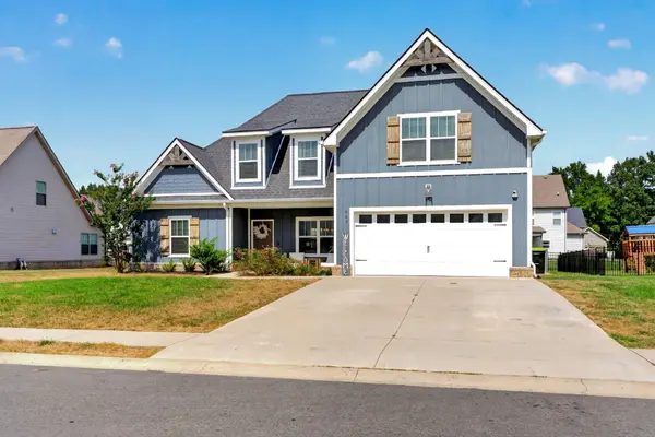 569 Bowden Dr, Clarksville, TN 37043