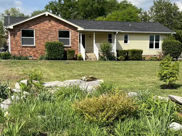 120 Lake Point Dr, Gallatin, TN 37066