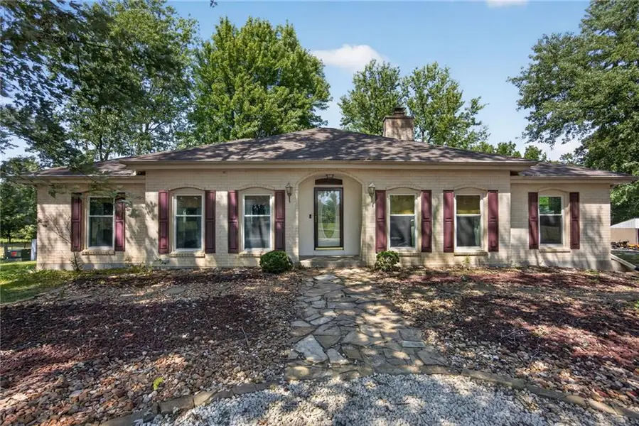 8004 E 233rd ST, Peculiar, MO 64078