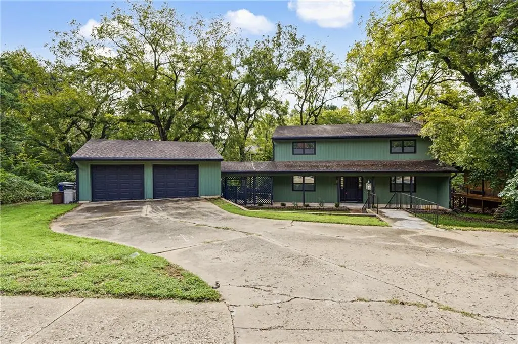 2729 Stratford RD, Lawrence, KS 66049