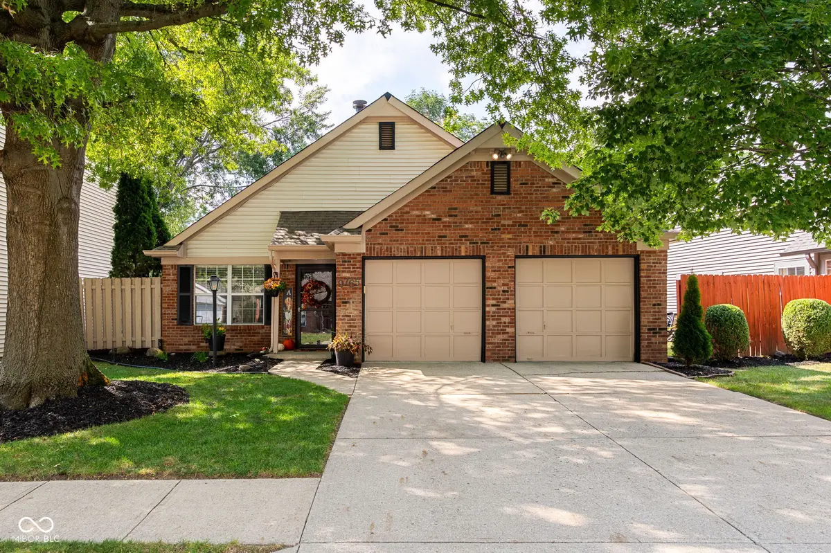 9765 River Oak LN E, Fishers, IN 46038