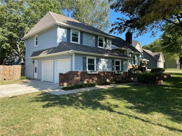 14022 S Cottonwood DR, Olathe, KS 66062