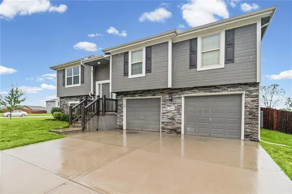 19304 Switchgrass CT, Smithville, MO 64089