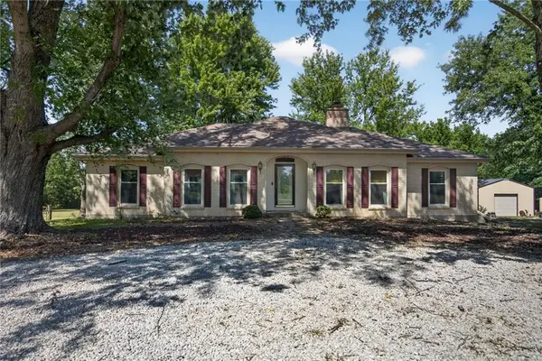 8004 E 233rd ST, Peculiar, MO 64078