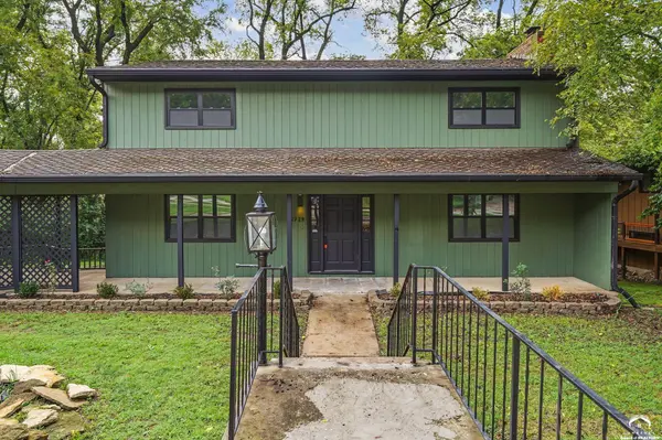 2729 Stratford RD, Lawrence, KS 66049