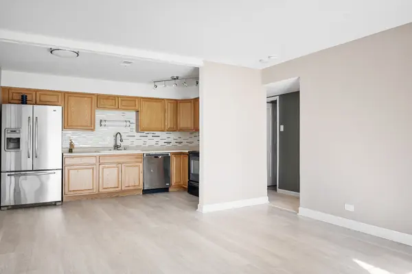 9418 Bay Colony DR #1N, Des Plaines, IL 60016