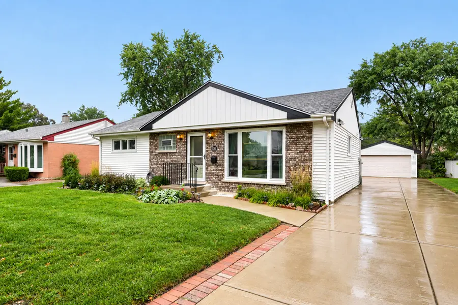 1301 S 2nd AVE, Des Plaines, IL 60018