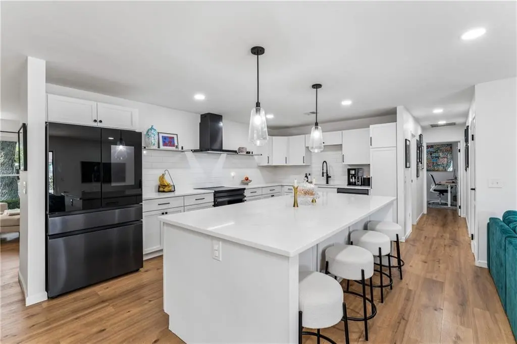 6100 W 88th ST, Overland Park, KS 66207
