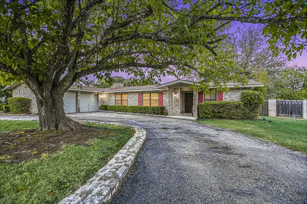 1004 Biscayne CV SW, Lakeway, TX 78734