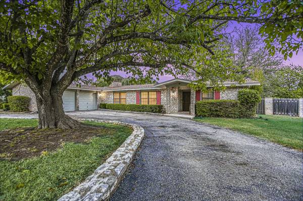 1004 Biscayne CV SW, Lakeway, TX 78734