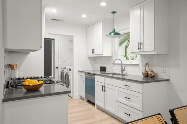 1014 Hillside Oaks DR, Austin, TX 78745