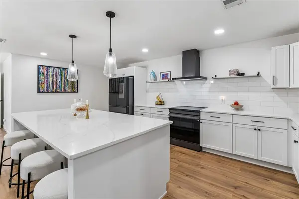 6100 W 88th ST, Overland Park, KS 66207