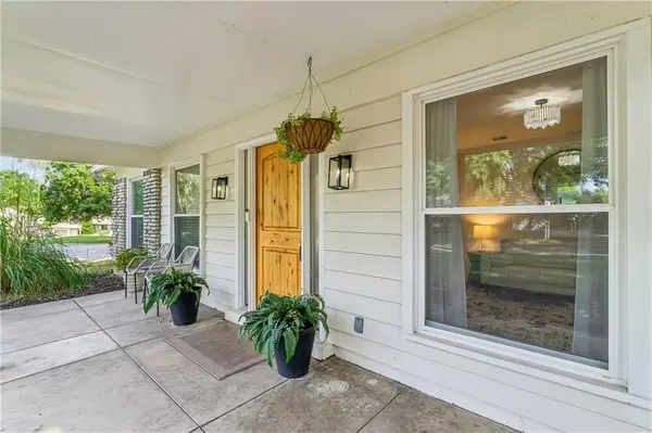 6100 W 88th ST, Overland Park, KS 66207