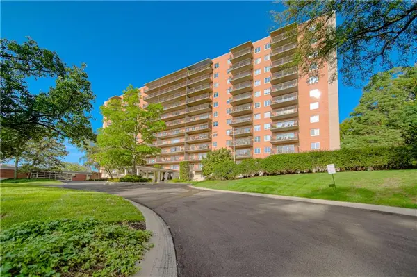 4550 Warwick BLVD #914, Kansas City, MO 64111