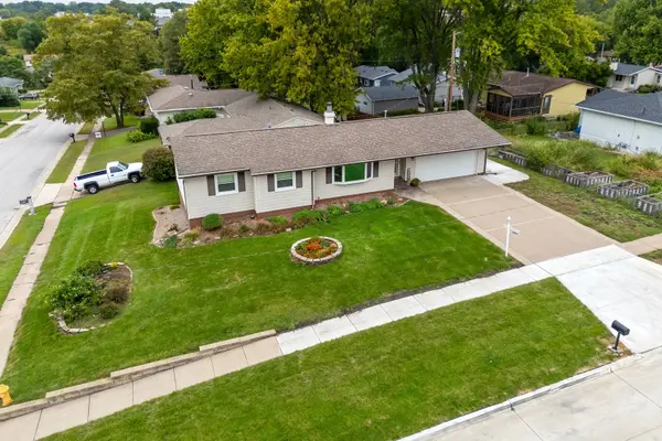 3002 29th ST, Bettendorf, IA 52722