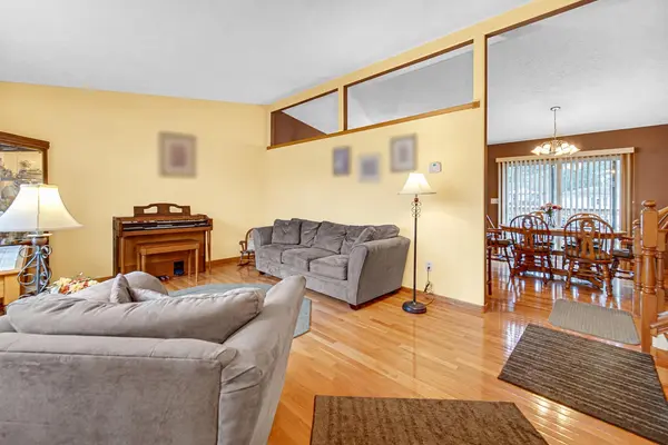 250 Hawthorne CT, Hobart, IN 46342