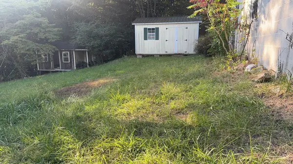 1694 Poplar Dr, Crossville, TN 38571