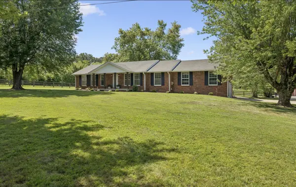 920 Clearview Rd, Cottontown, TN 37048