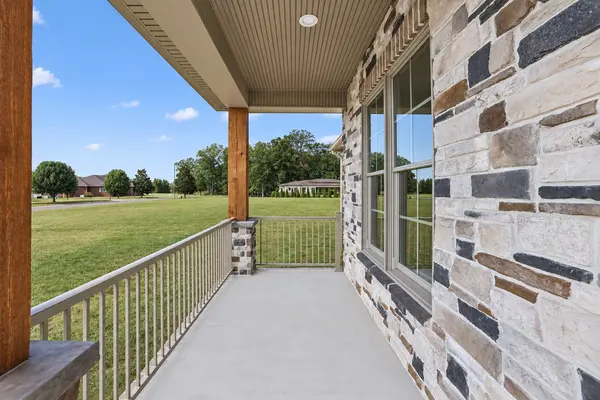 106 Chandelle Dr, Tullahoma, TN 37388