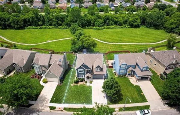 712 S Adams ST, Raymore, MO 64083