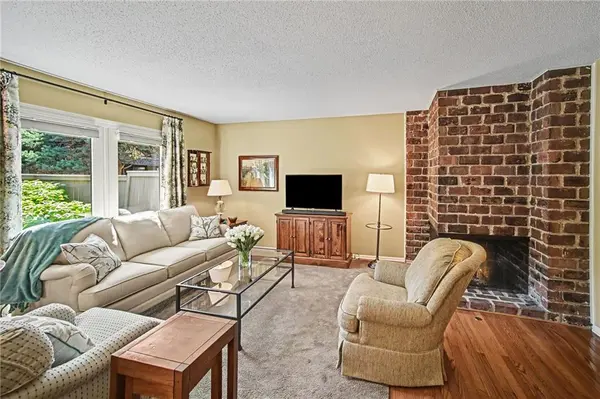 10237 Foster ST, Overland Park, KS 66212