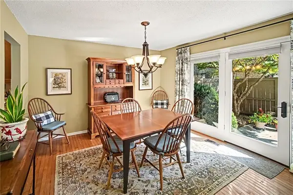 10237 Foster ST, Overland Park, KS 66212