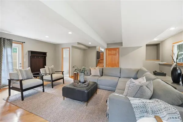 8133 W 93rd ST, Overland Park, KS 66212