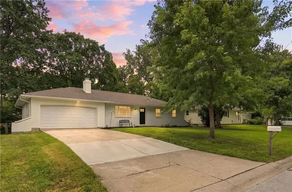 5913 Noland RD, Shawnee, KS 66216