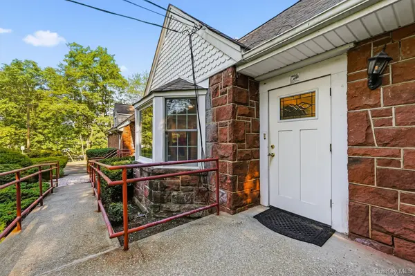 18 Laurel RD, New City, NY 10956