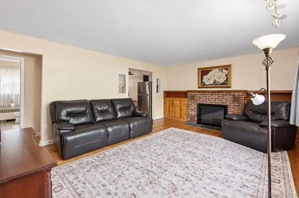 20 W 18th ST, Huntington Station, NY 11746