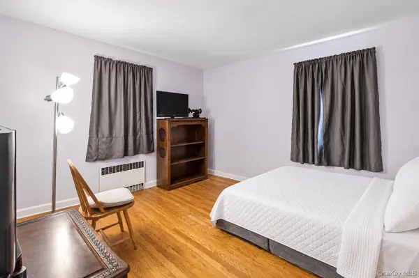 20 W 18th ST, Huntington Station, NY 11746