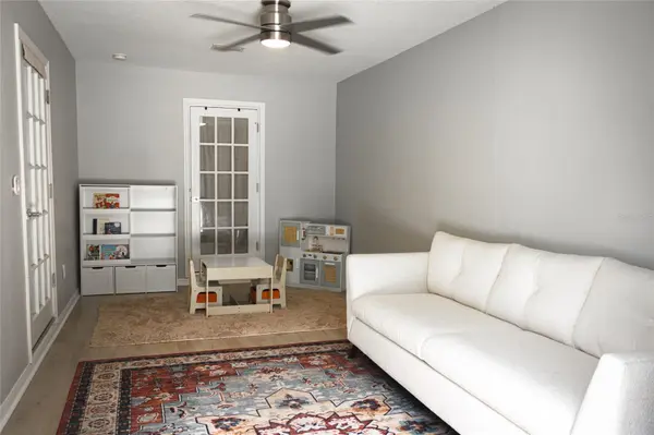 7413 LAKESHORE DR, Tampa, FL 33604