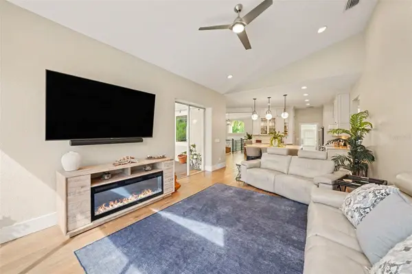 1021 W HENRY AVE, Tampa, FL 33604