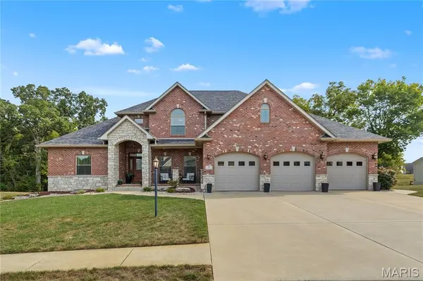 61 Woodcrest DR, Bethalto, IL 62010