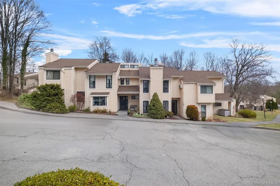 7 Woodland TRL, Carmel, NY 10512