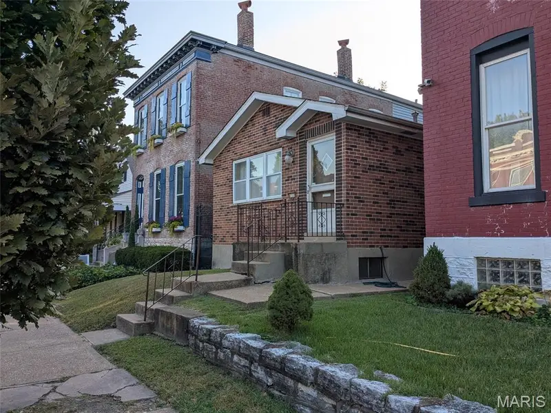 6110 Virginia AVE, St Louis, MO 63111
