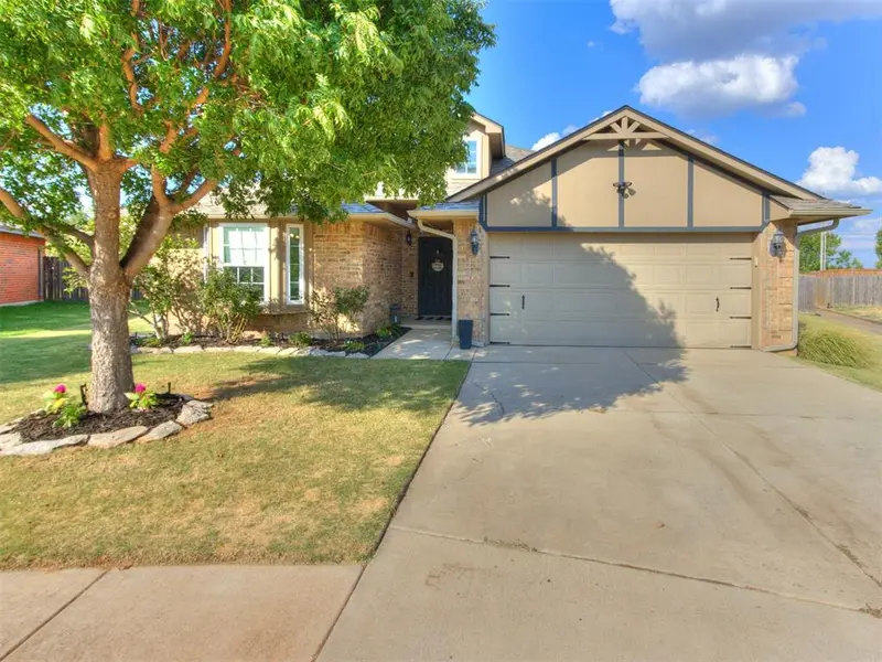 2137 Peacock DR, Edmond, OK 73012