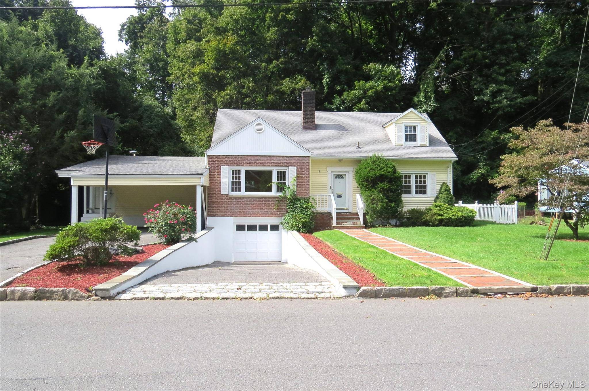 32 Dogwood DR, Scarsdale, NY 10583