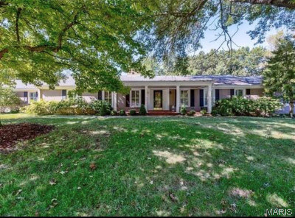 3037 Westham Drive, Town And Country, MO 63131
