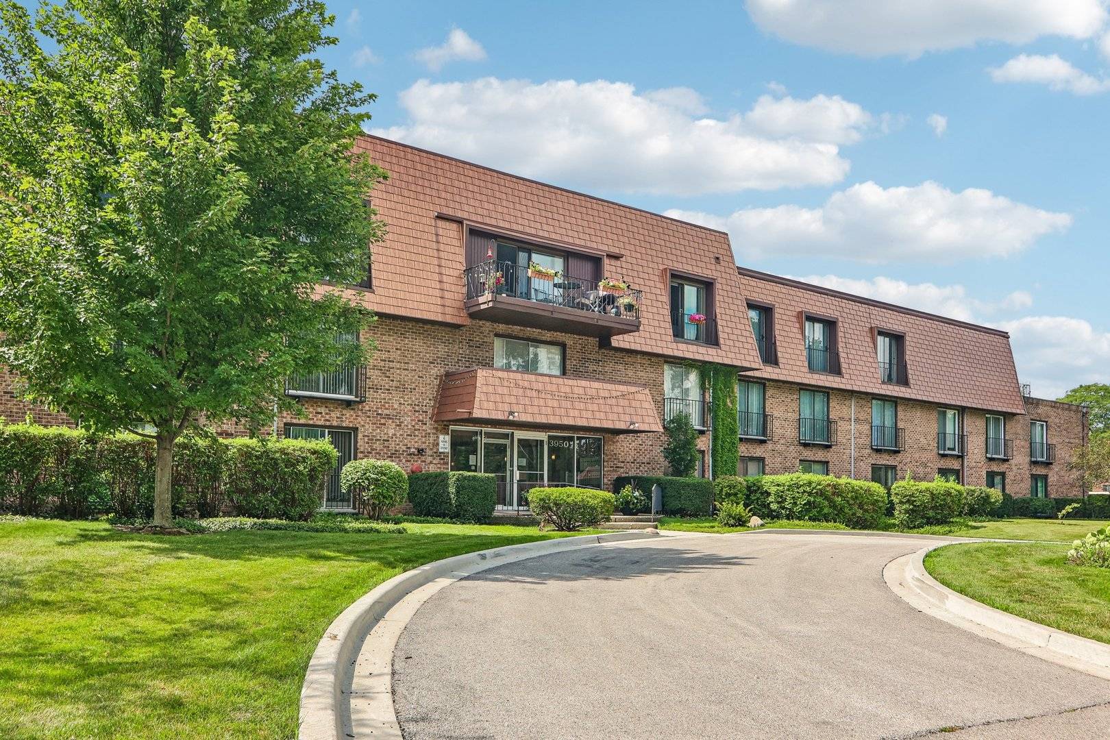 3950 Dundee RD #203, Northbrook, IL 60062