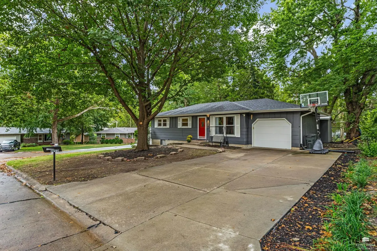 3213 Highland CIR, Manhattan, KS 66503